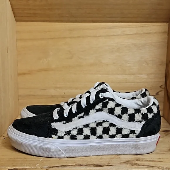 Vans Unisex Old Skool Sherpa Sneakers in Black/Checkerboard - Picture 5 of 9